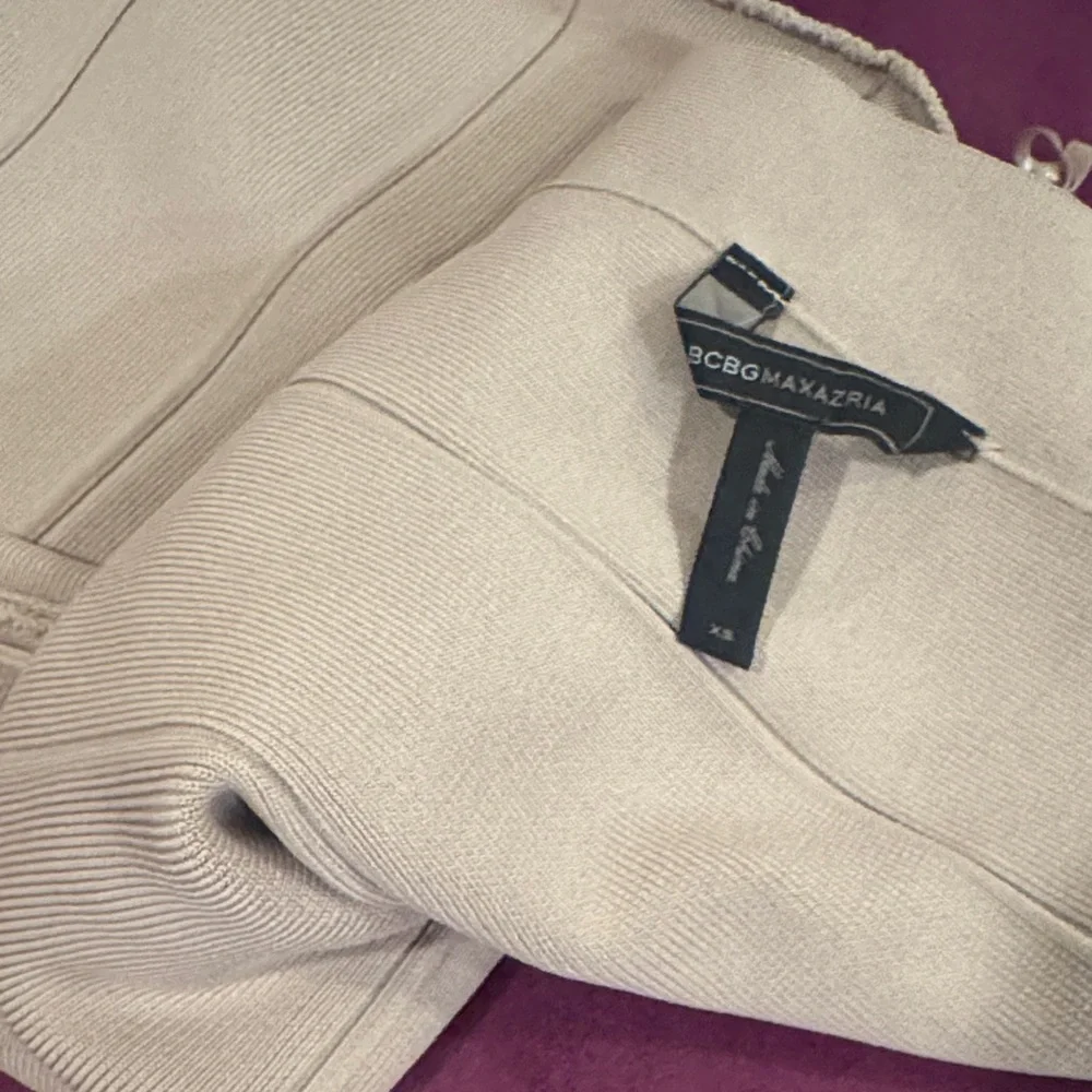 BCBGMaxAzria Women’s Light Tan Blush Fitted Long Pencil Skirt Business Sexy XS